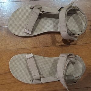 Teva original universal sandals in sand dune size 6
